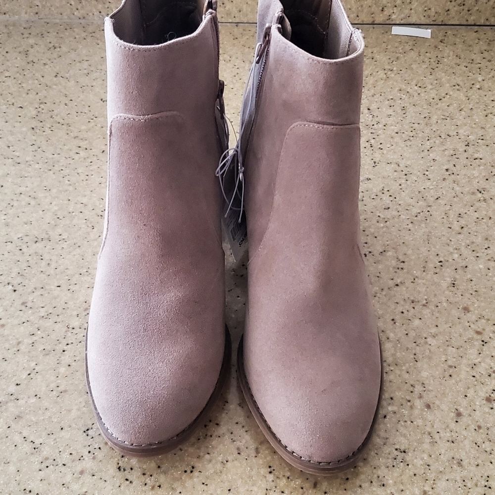 Ankle-high Gidget Boots